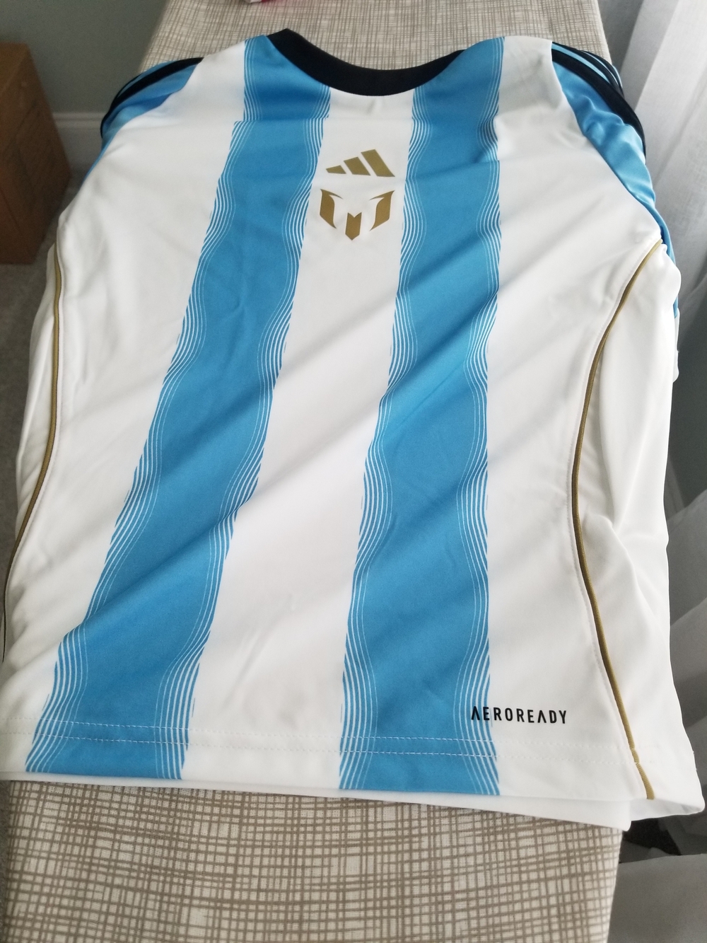 Adidas Kids Messi White & Light Blue Short Sleeve Soccer Shirt with Gold Logos - Picture 4 of 4